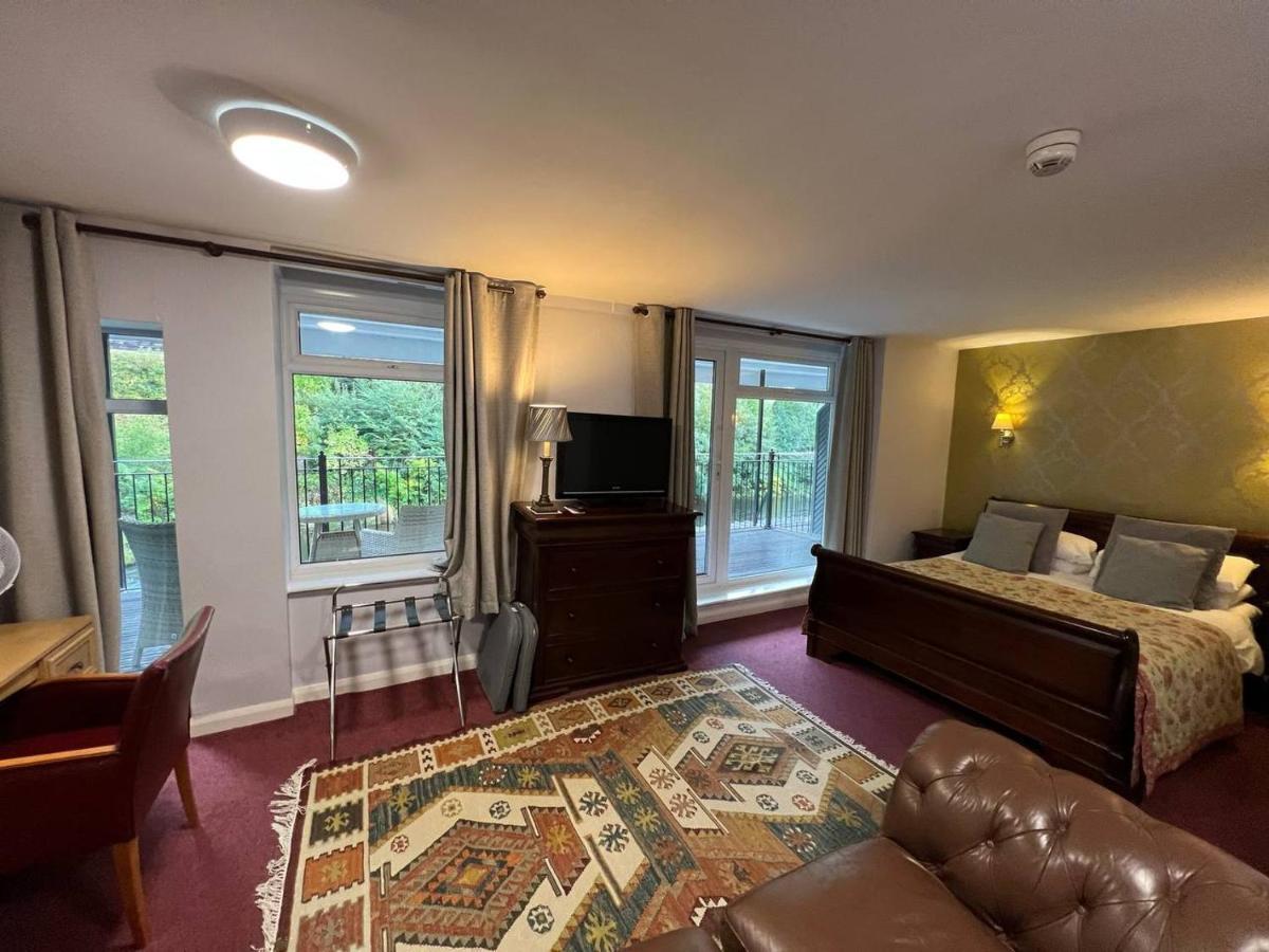 The Chainbridge Hotel Llangollen Extérieur photo