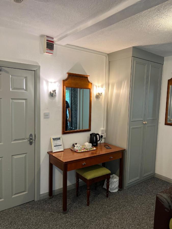 The Chainbridge Hotel Llangollen Extérieur photo