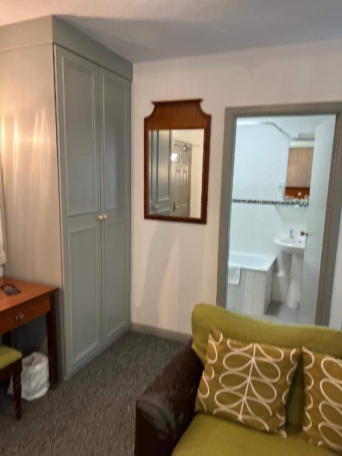 The Chainbridge Hotel Llangollen Extérieur photo